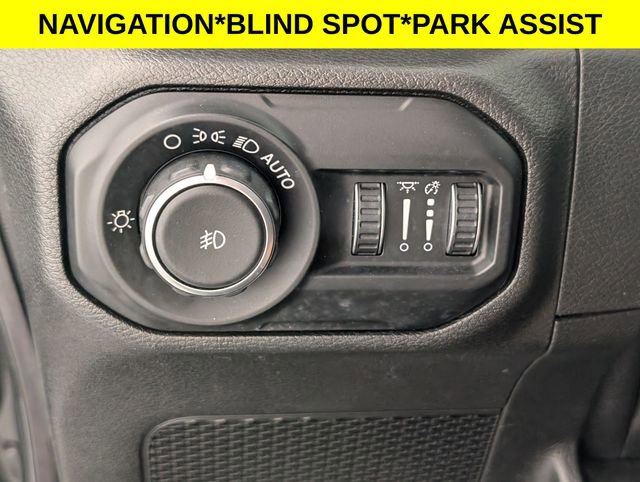 Used 2018 Jeep Wrangler Unlimited Sahara image 13