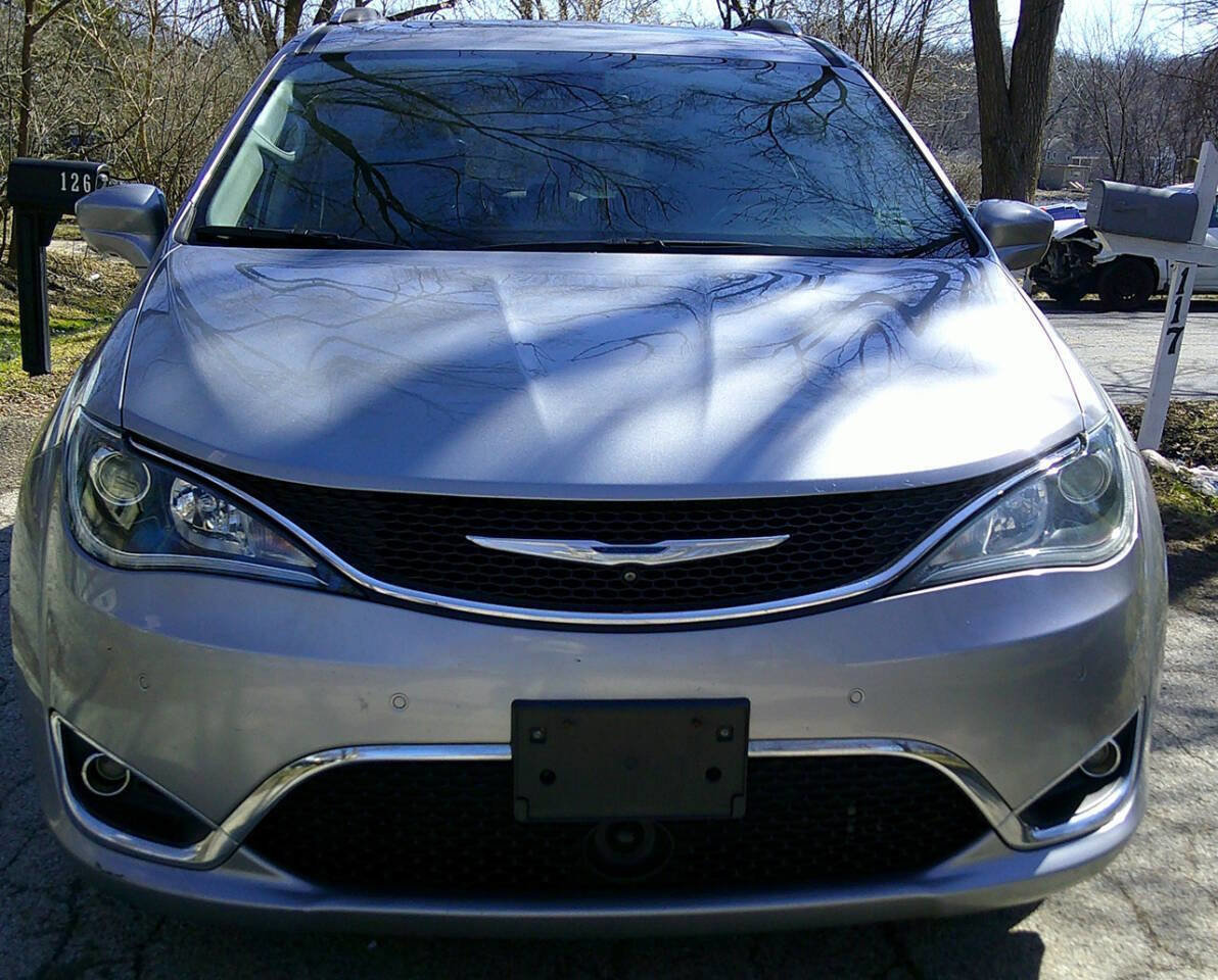 Used 2018 Chrysler Pacifica Touring-L Plus w/ Advanced Safetytec Group image 3