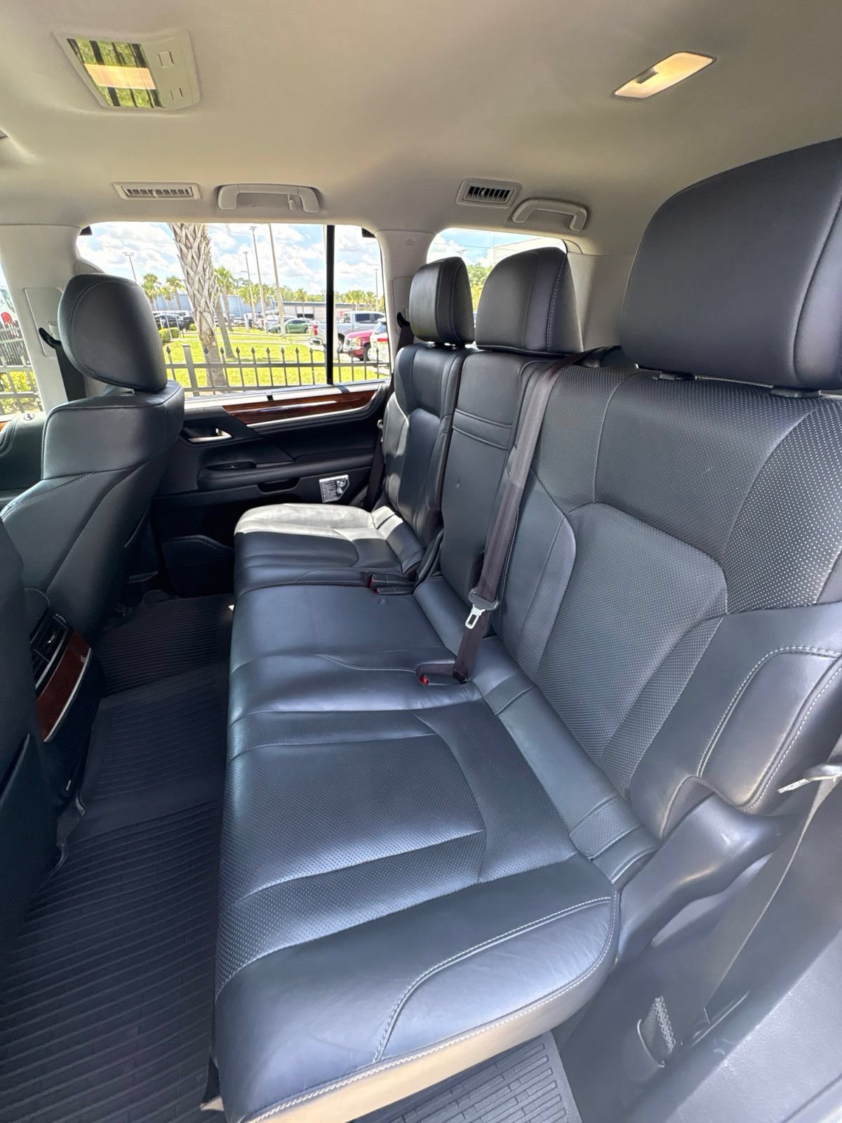 Used 2019 Lexus LX 570 4WD w/ Luxury Package image 38