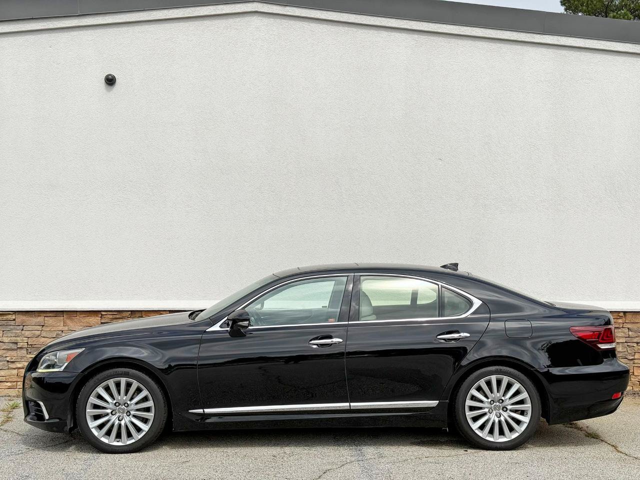 Used 2014 Lexus LS 460 AWD w/ Comfort Package image 11