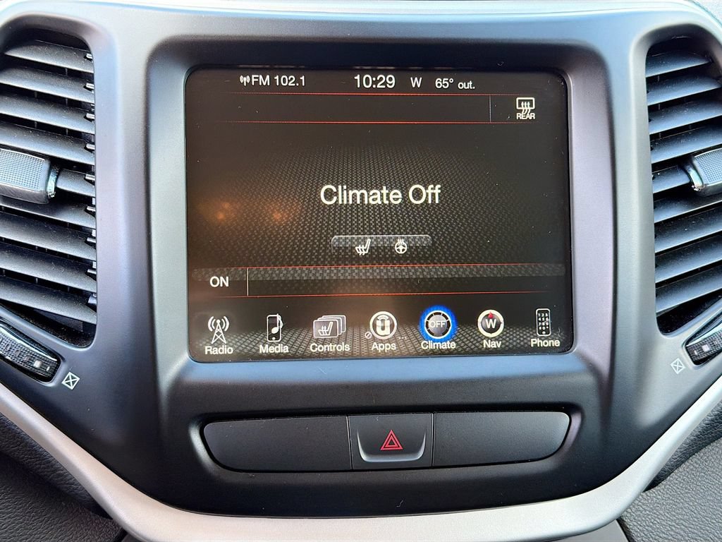 Used 2018 Jeep Cherokee Latitude Plus w/ Cold Weather Group FWD image 17