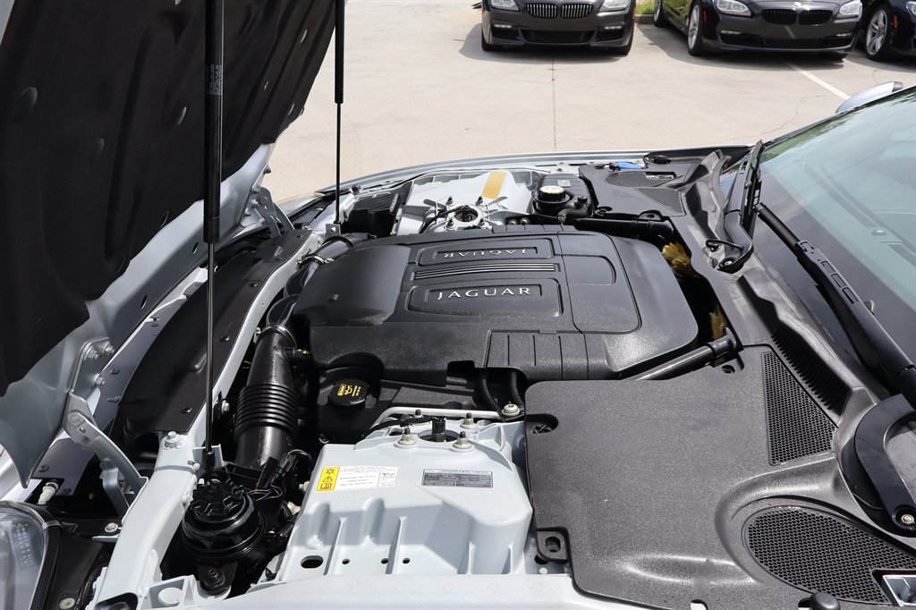 Used 2010 Jaguar XK Coupe RWD image 39
