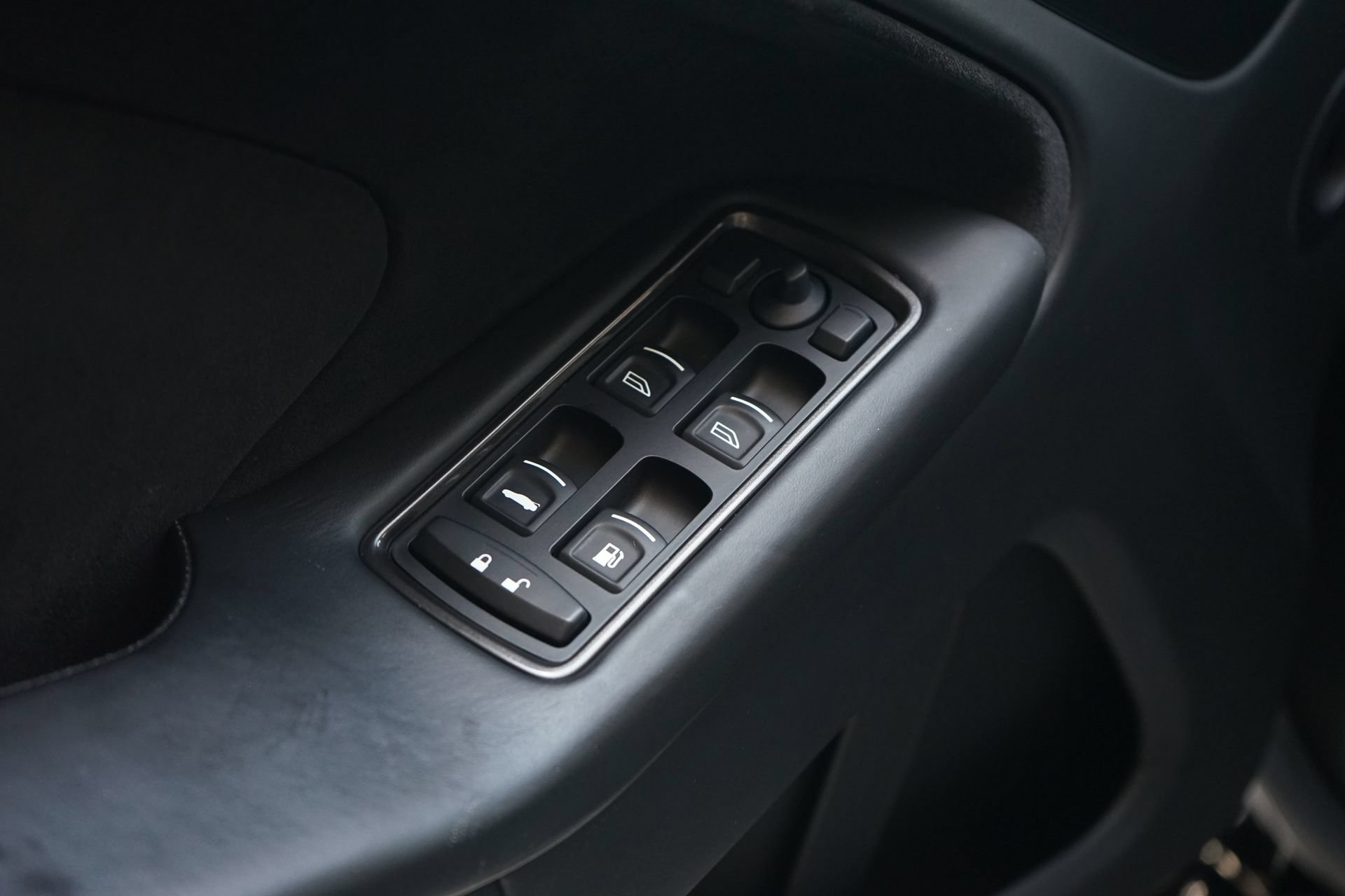 Used 2015 Aston Martin Vanquish Coupe RWD image 24