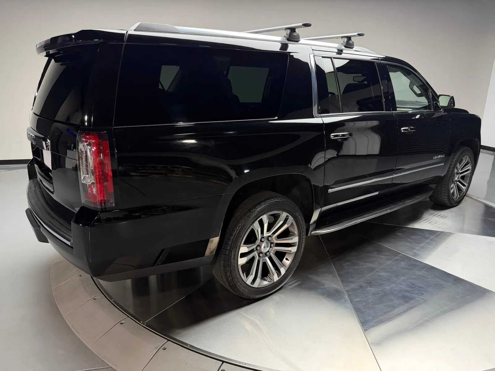 Used 2017 GMC Yukon XL Denali w/ Open Road Package AWD/4WD image 2