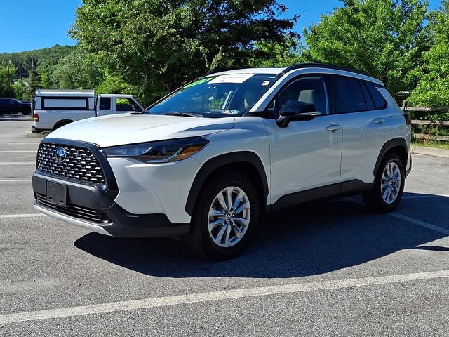 Certified 2025 Toyota Corolla Cross LE w/ Moonroof Package AWD/4WD image 3