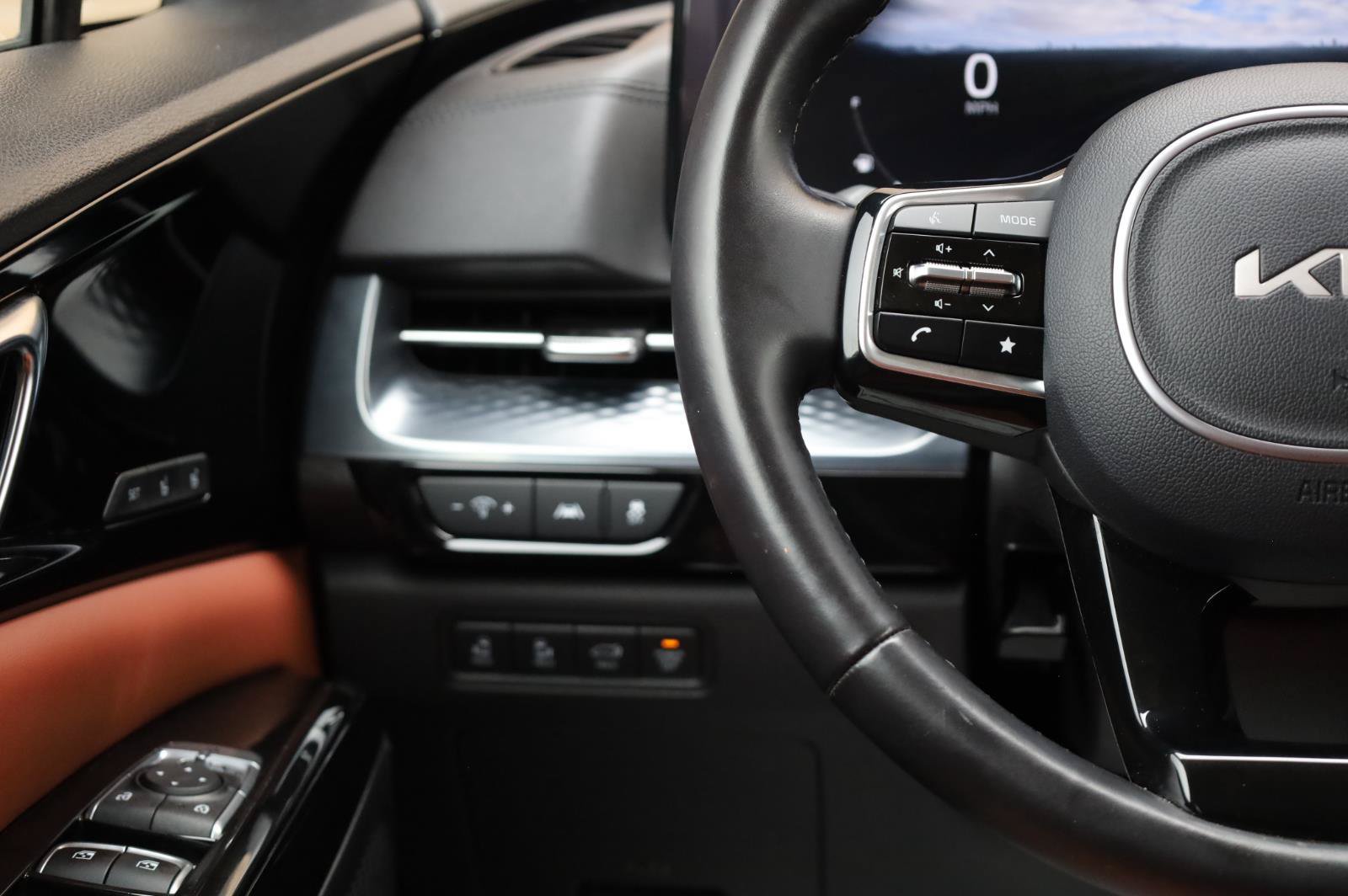 Used 2024 Kia Carnival SX Prestige FWD image 39