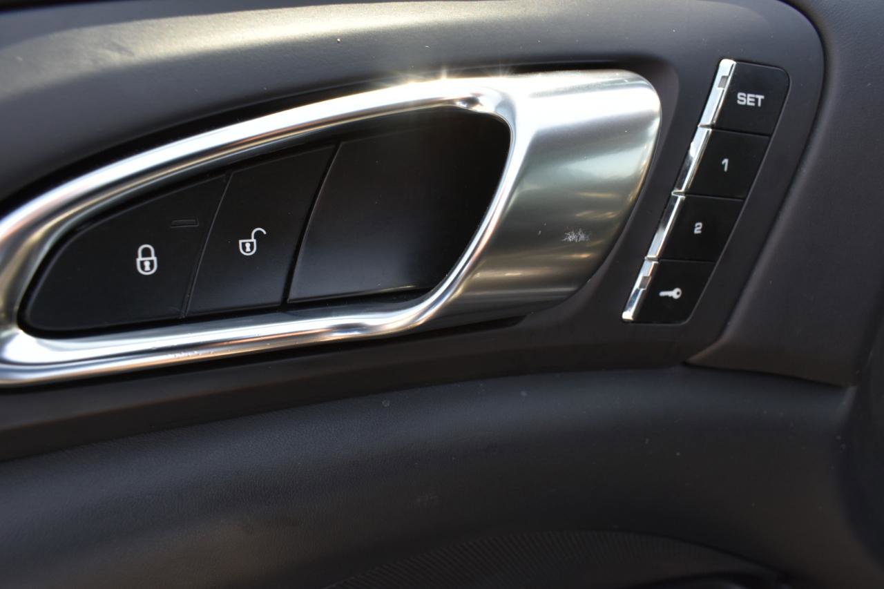 Used 2015 Porsche Cayenne Turbo AWD/4WD image 43