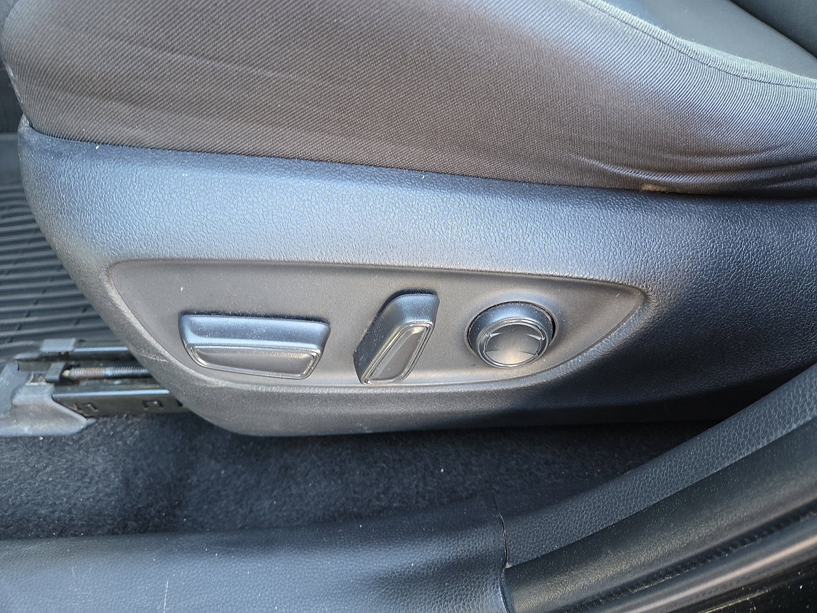 Used 2022 Toyota RAV4 XLE FWD image 11