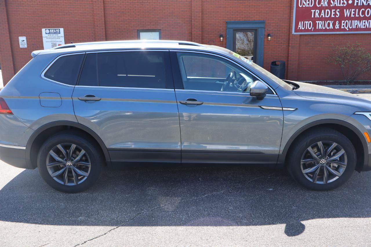 Used 2023 Volkswagen Tiguan SE AWD/4WD image 9