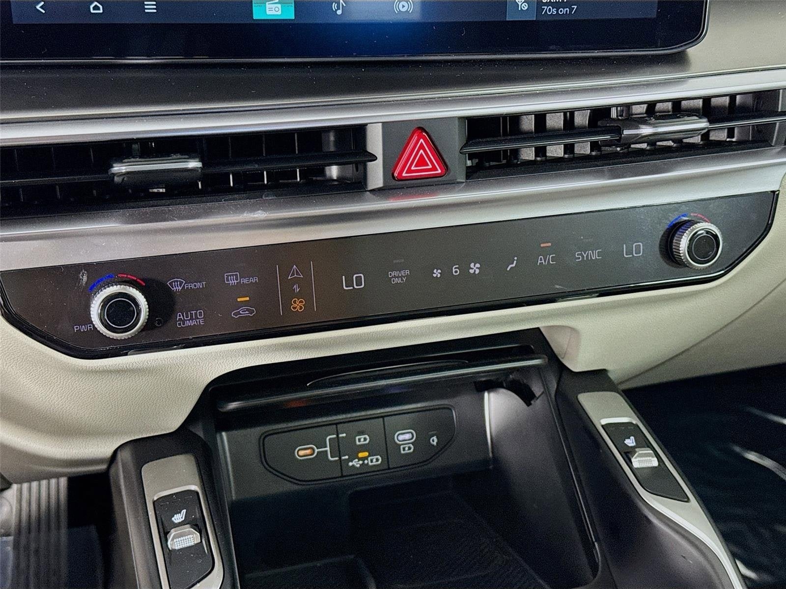 Certified 2025 Kia Sorento EX FWD image 17