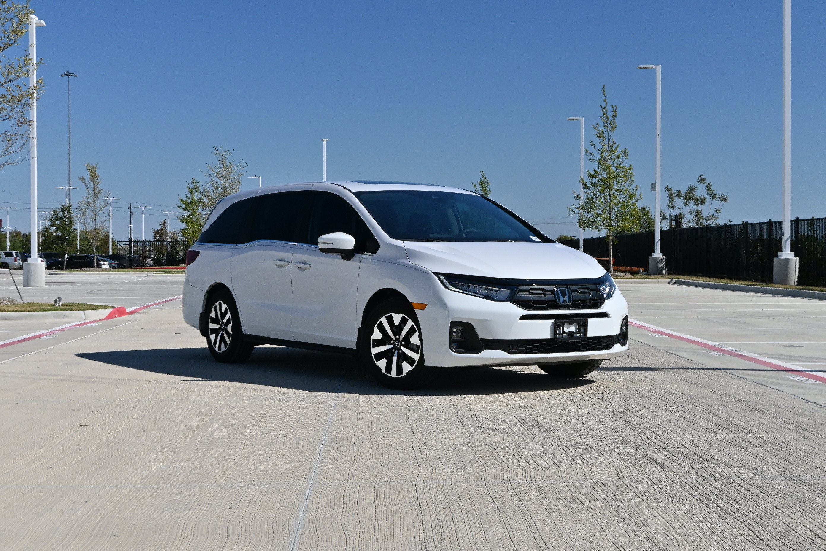 Used 2025 Honda Odyssey EX-L image 2