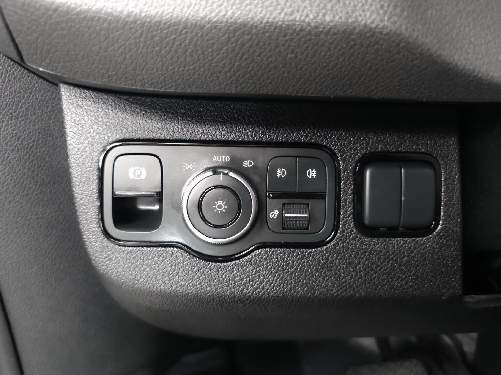 Used 2025 Mercedes-Benz Sprinter 2500 image 9