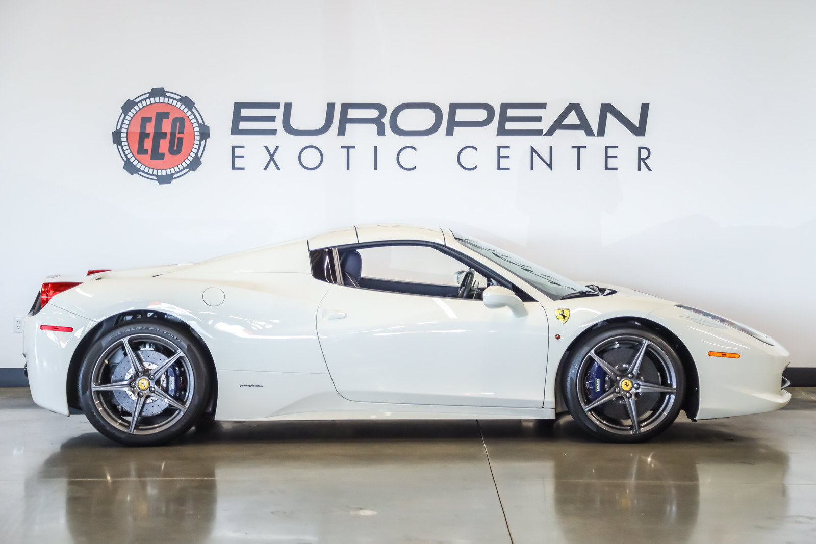 Used 2015 Ferrari 458 Spider RWD image 16