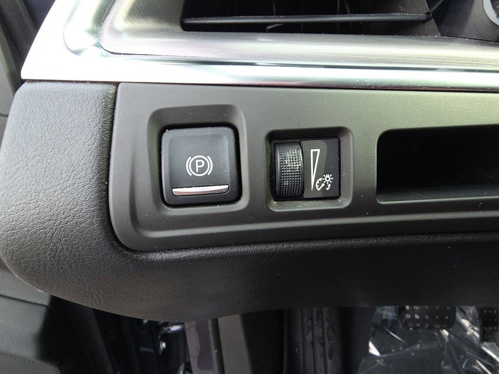 Used 2018 Cadillac XT5 Luxury w/ Driver Awareness Package image 20