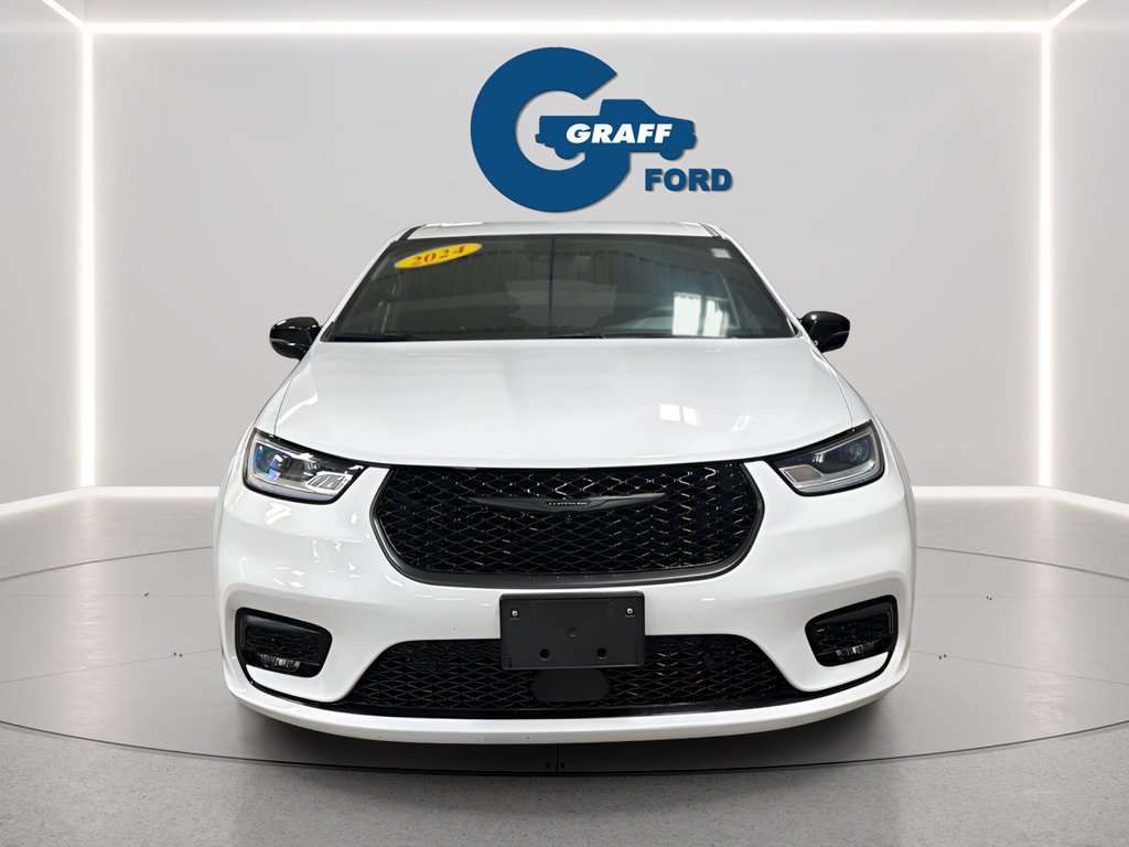 Used 2024 Chrysler Pacifica Limited FWD image 2