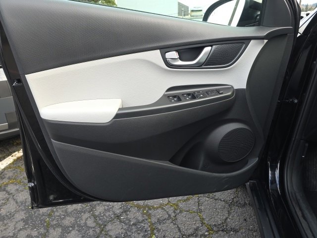 Certified 2023 Hyundai Kona SE w/ Cargo Package image 8