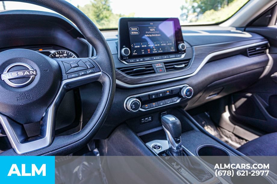 Used 2025 Nissan Altima 2.5 SV FWD image 31
