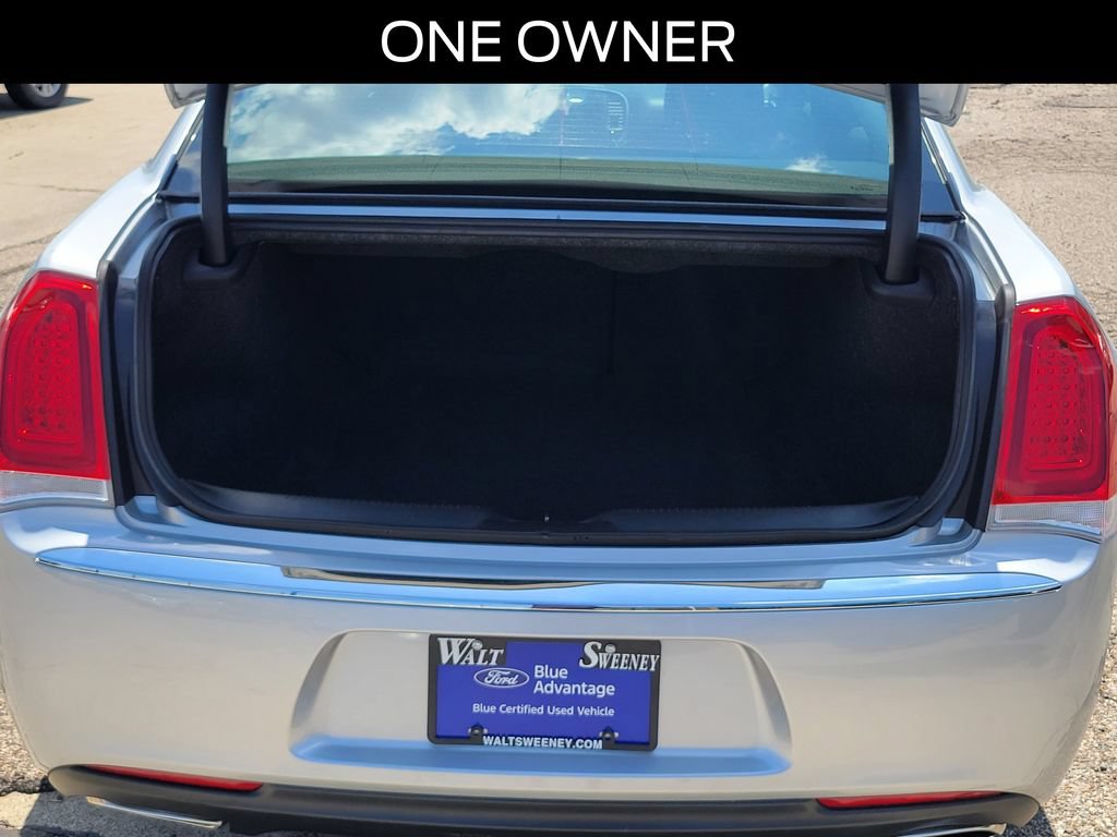 Used 2021 Chrysler 300 Touring RWD image 6
