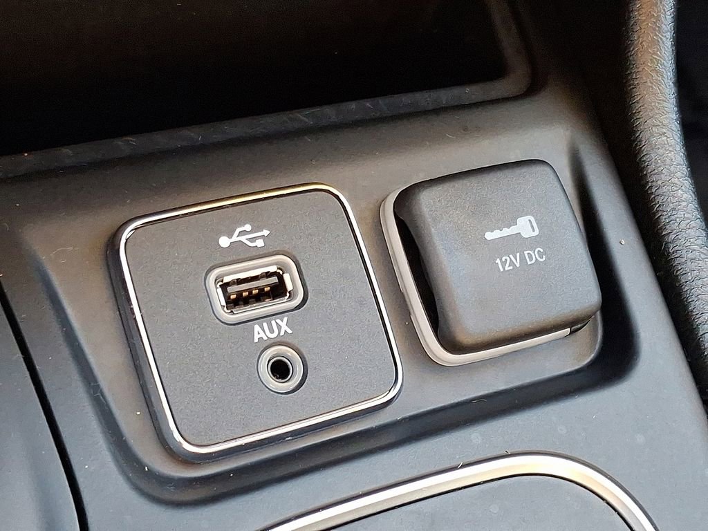 Used 2019 Jeep Cherokee Latitude Plus image 26