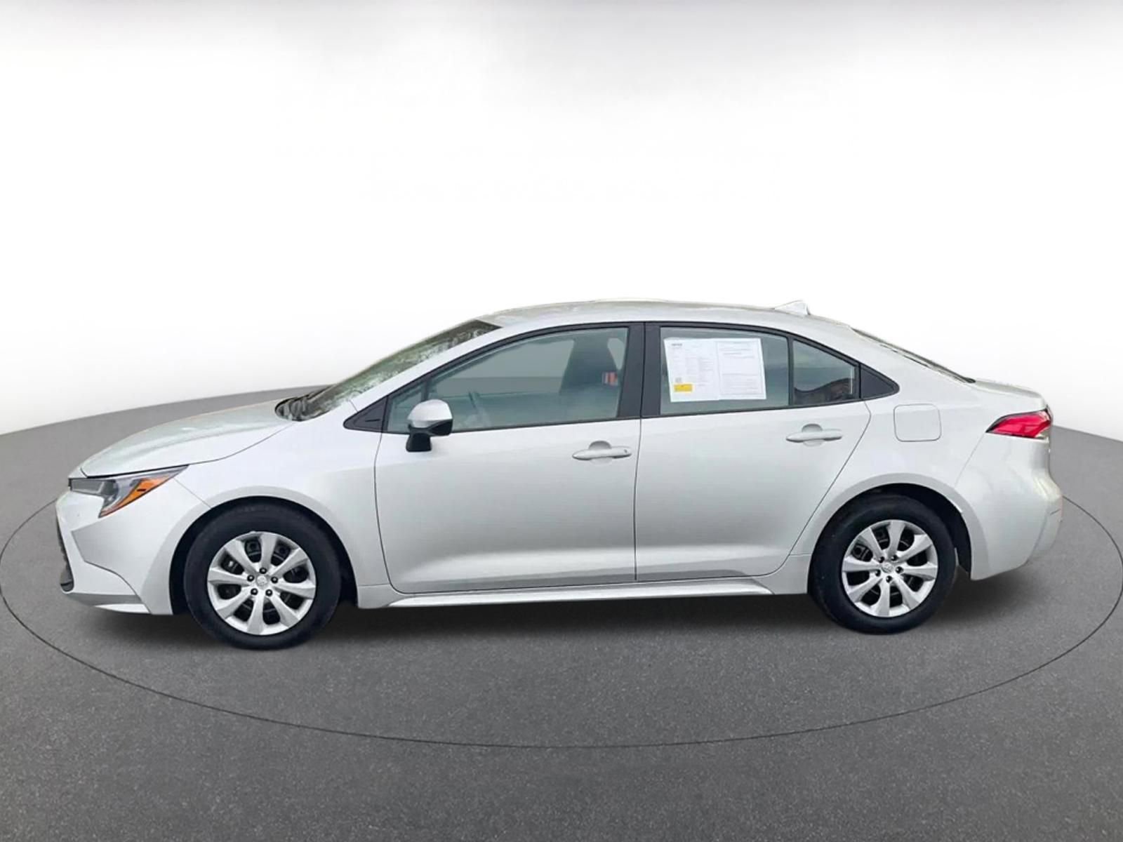 Used 2025 Toyota Corolla LE image 9