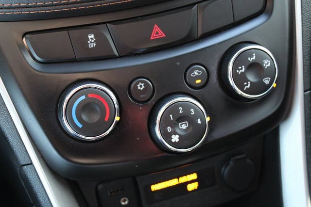 Used 2022 Chevrolet Trax LT w/ LT Convenience Package FWD image 22