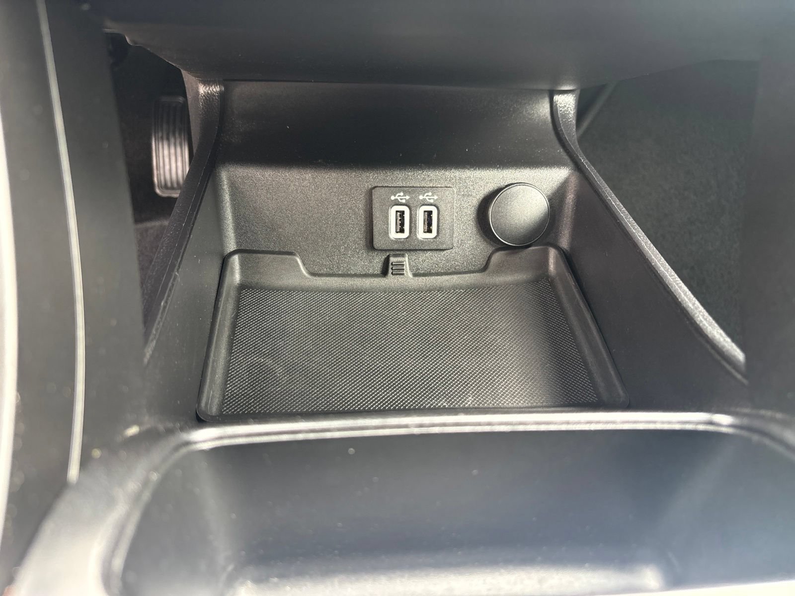 Used 2019 Ford Fusion Energi Titanium FWD image 22