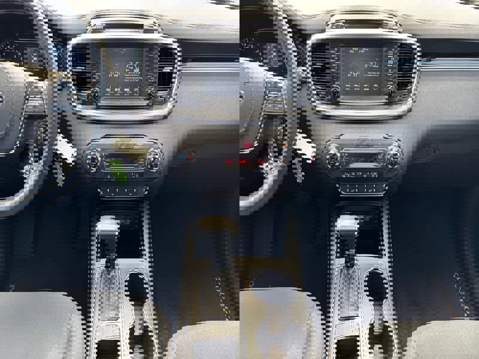 Used 2019 Kia Sorento LX w/ LX Convenience Package image 15