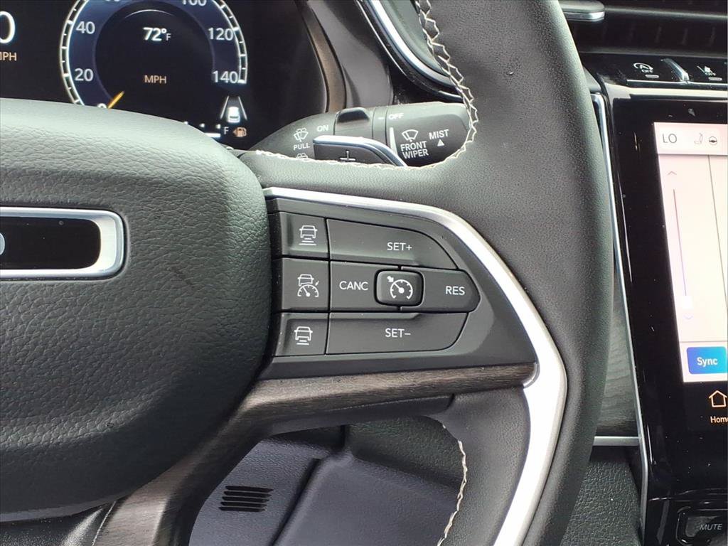 Used 2023 Jeep Grand Cherokee Limited w/ Luxury Tech Group II AWD/4WD image 13