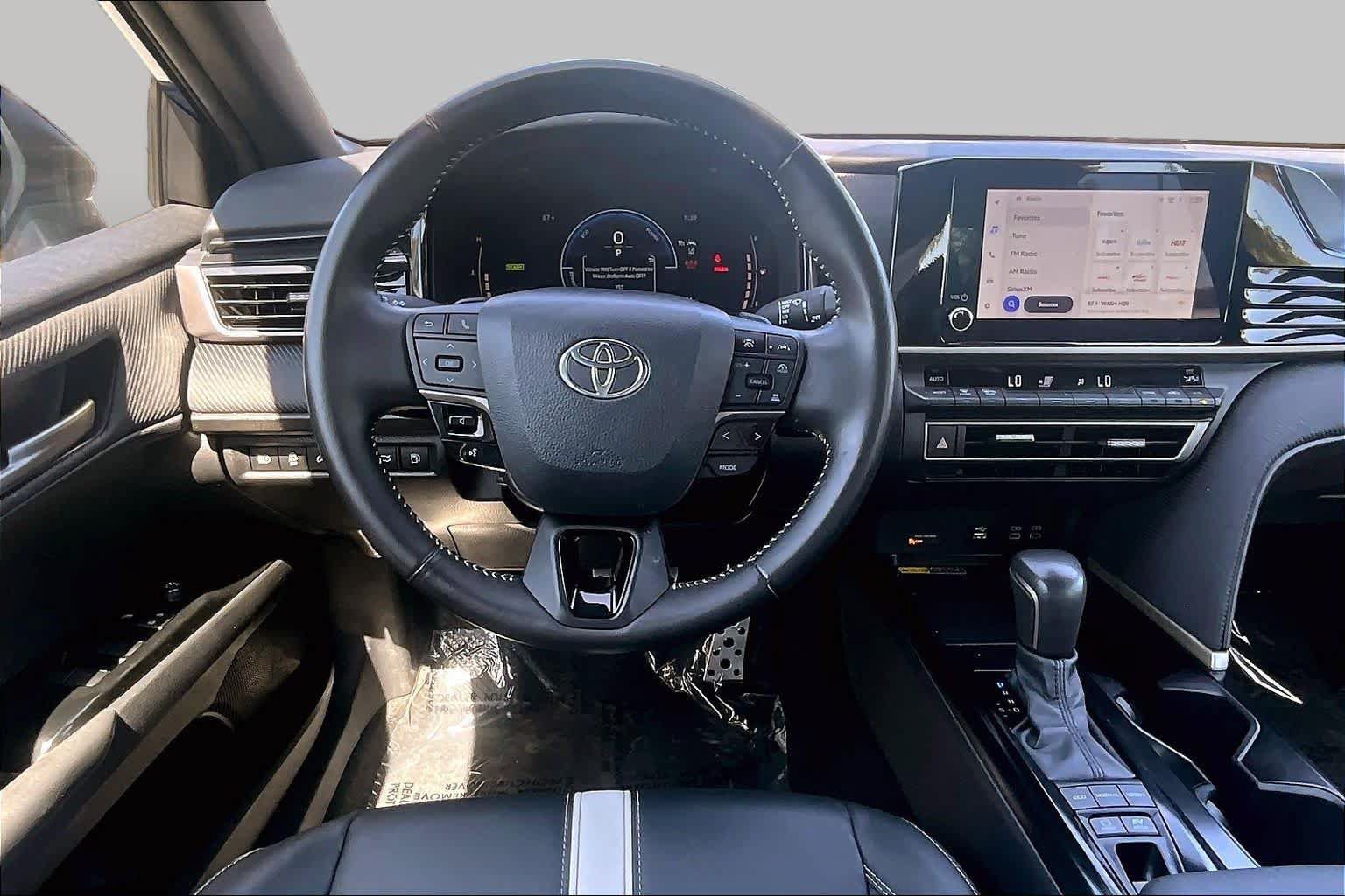 Used 2025 Toyota Camry SE FWD image 6