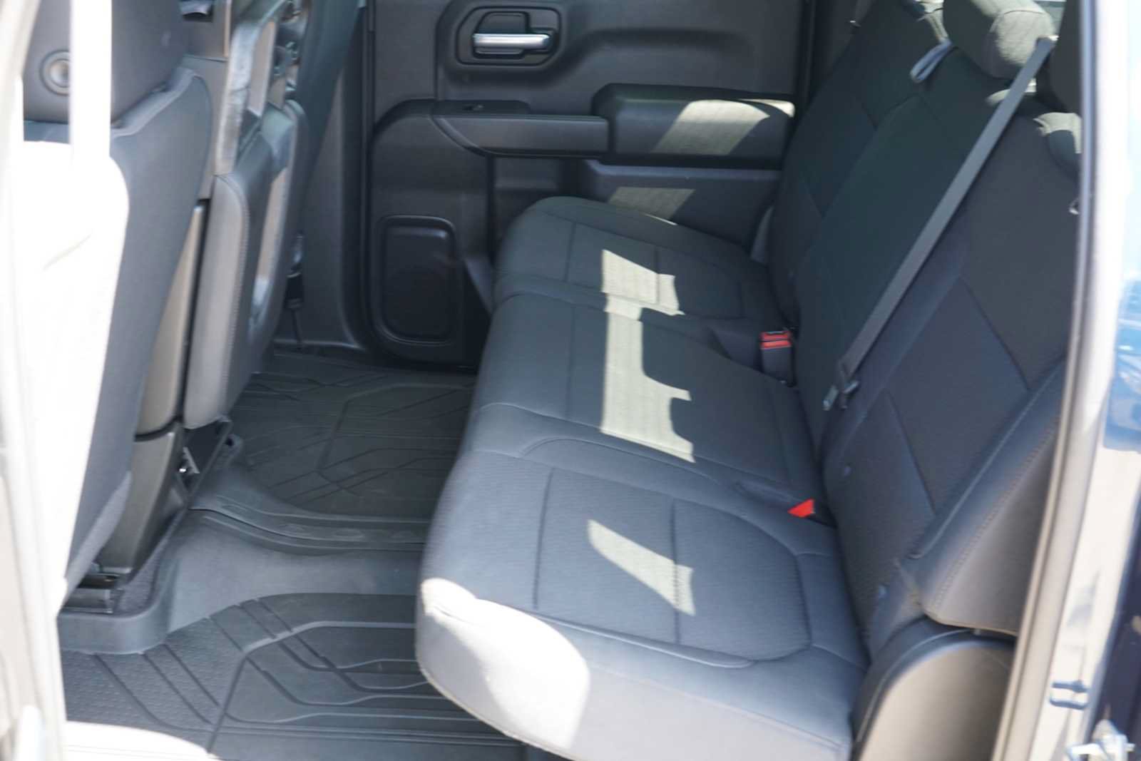Used 2020 Chevrolet Silverado 1500 Custom w/ Custom Value Package RWD image 16
