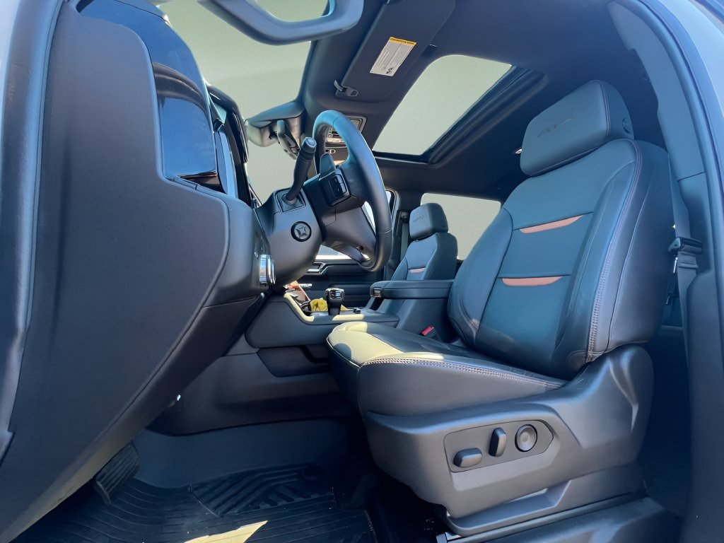 Used 2025 GMC Sierra 1500 AT4 w/ Technology Package AWD/4WD image 10