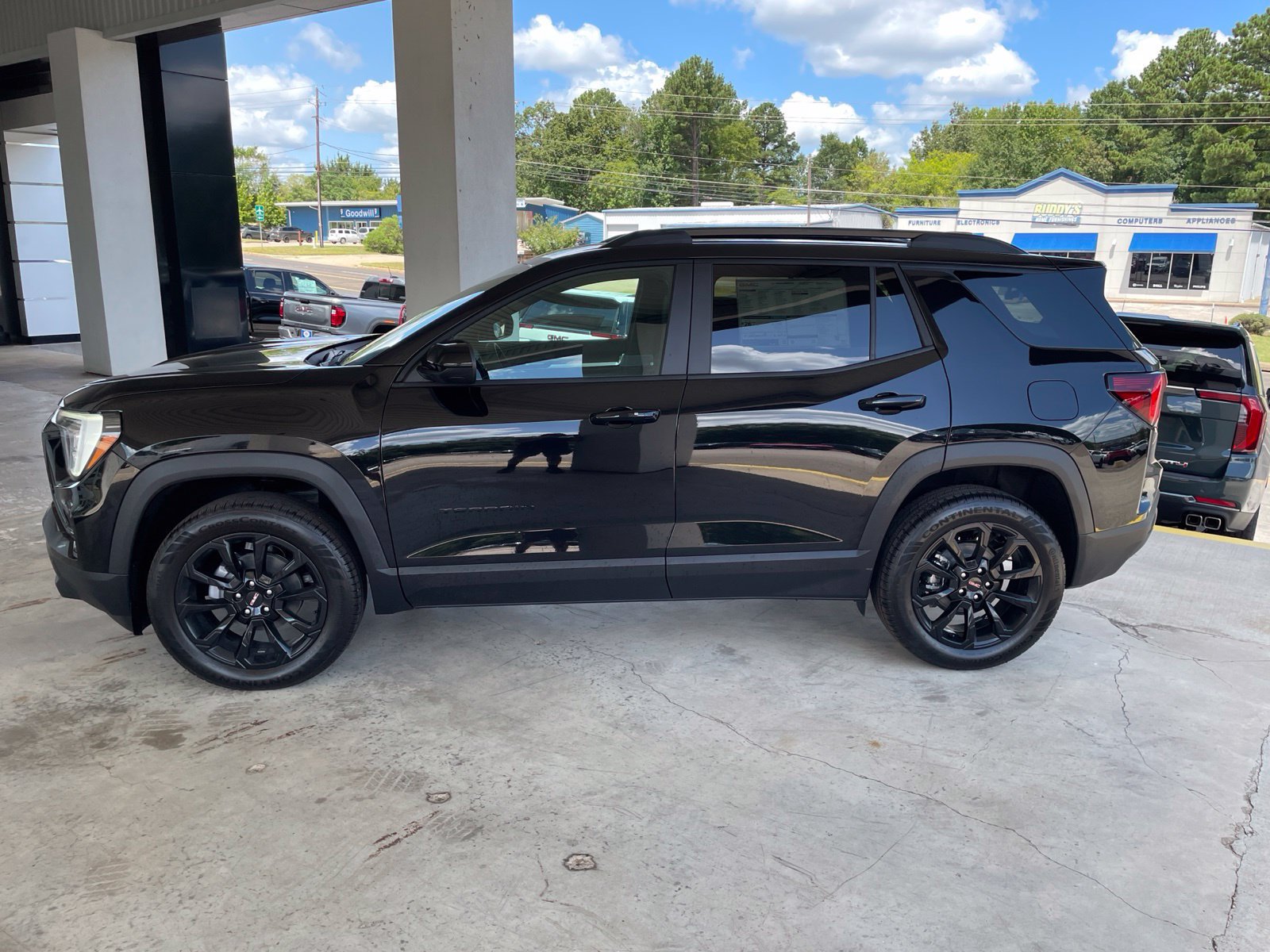 New 2027 GMC Terrain Elevation w/ Elevation Premium Package FWD image 2
