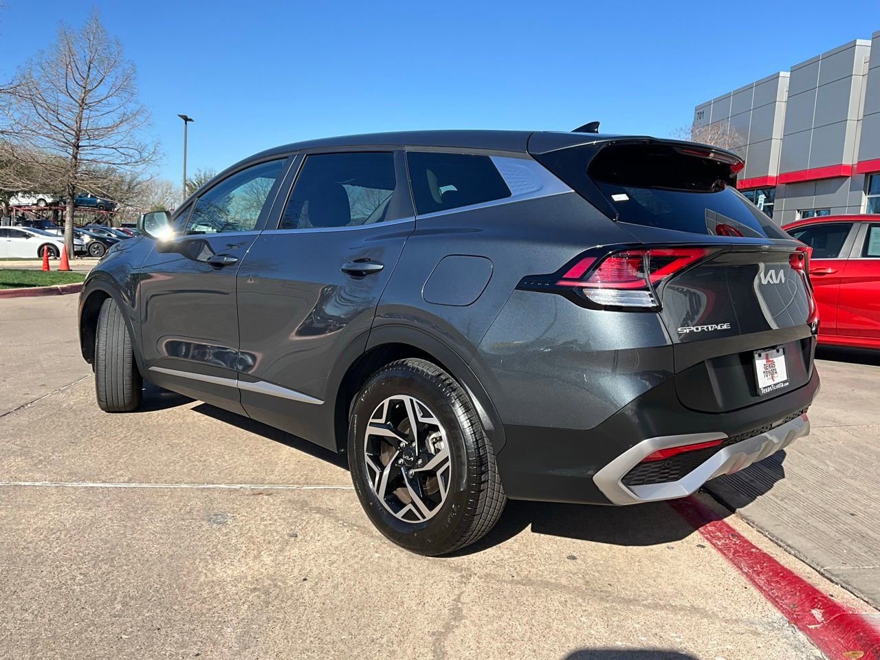 Used 2025 Kia Sportage LX image 8