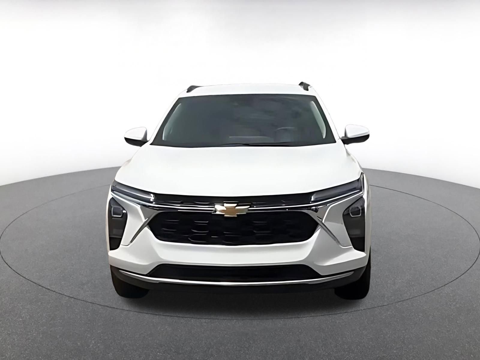 Used 2025 Chevrolet Trax LT FWD image 4