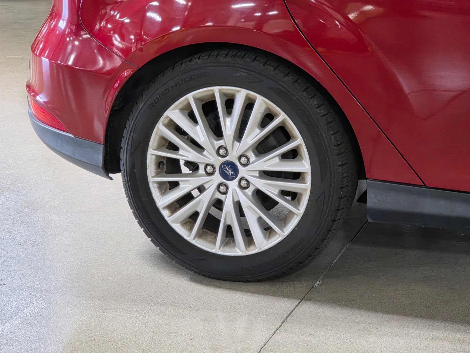 Used 2015 Ford Focus Titanium FWD image 9