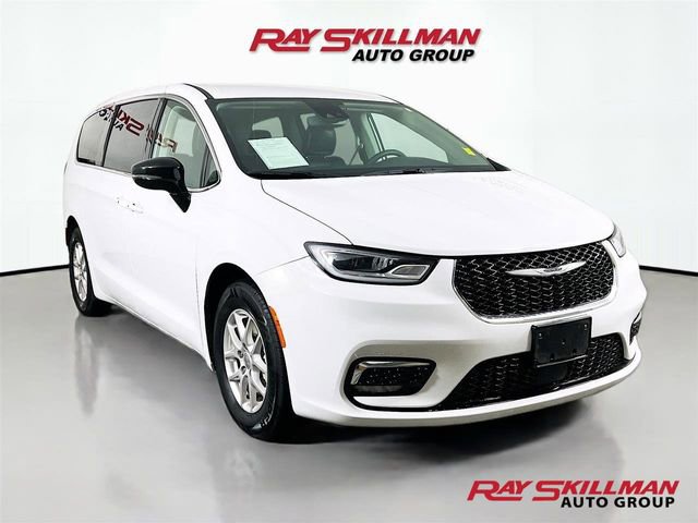 Used 2024 Chrysler Pacifica Touring-L image 1