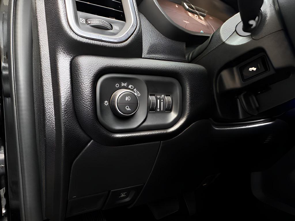 Used 2026 RAM 2500 Laramie AWD/4WD image 44