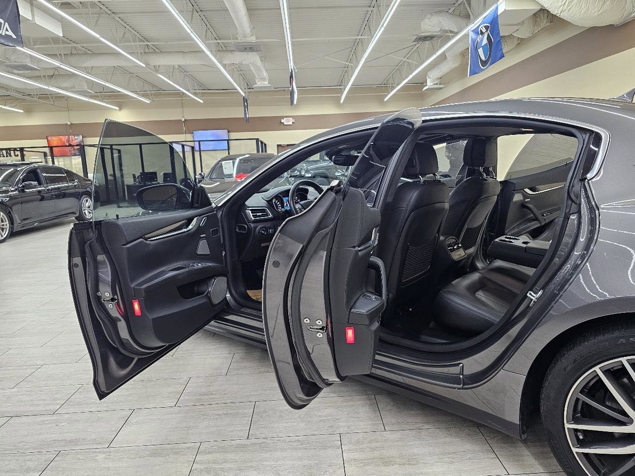 Used 2018 Maserati Ghibli RWD image 14