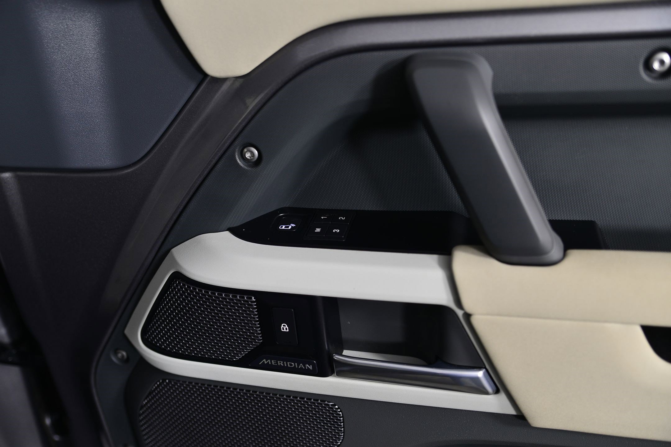 Used 2020 Land Rover Defender 110 SE AWD/4WD image 22