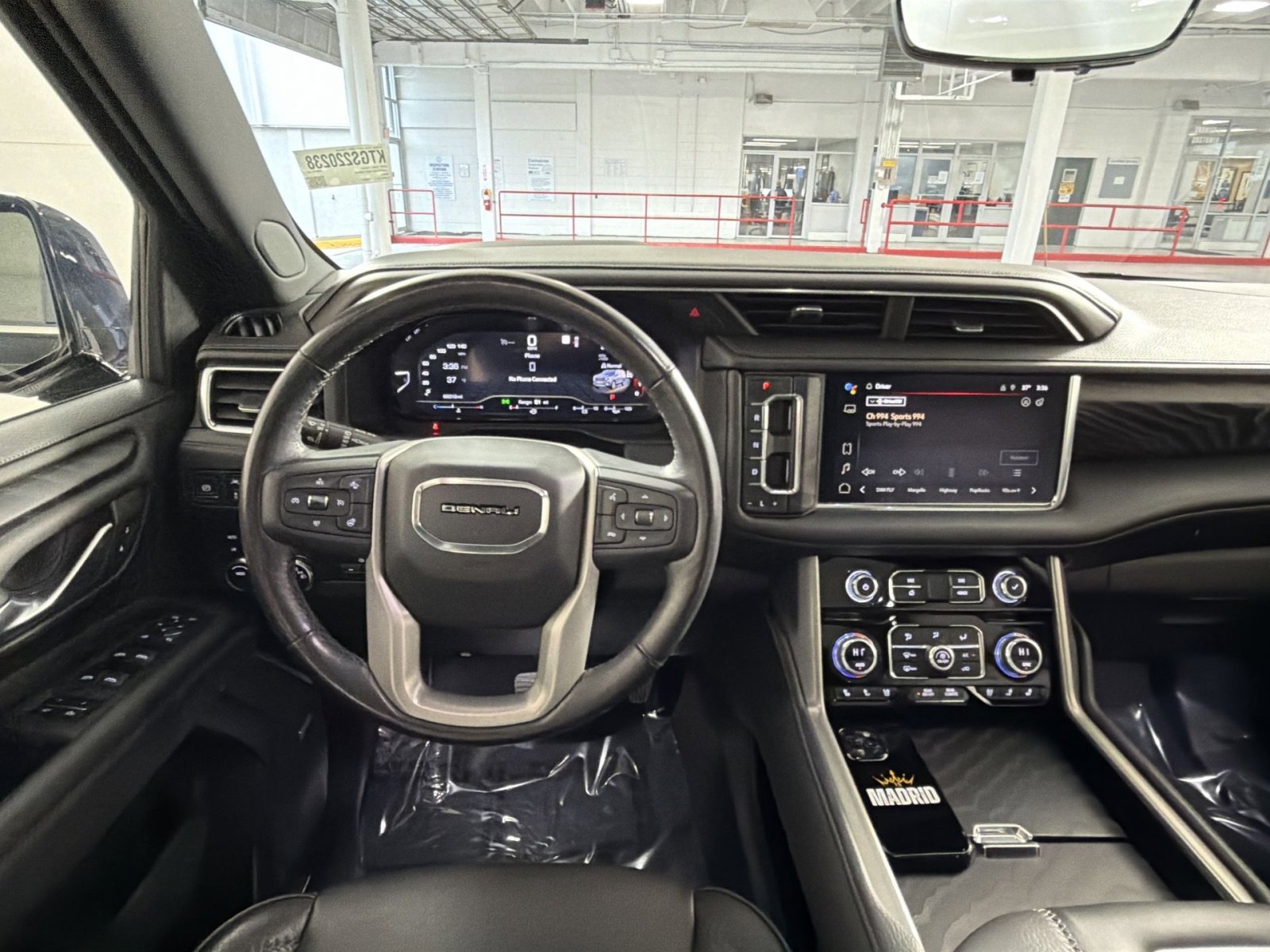 Used 2022 GMC Yukon Denali w/ Denali Premium Package image 16