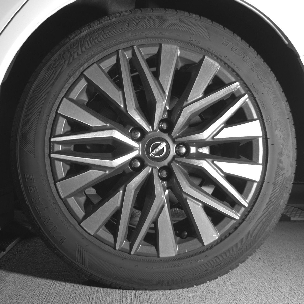 Used 2025 Nissan Altima 2.5 SV FWD image 14