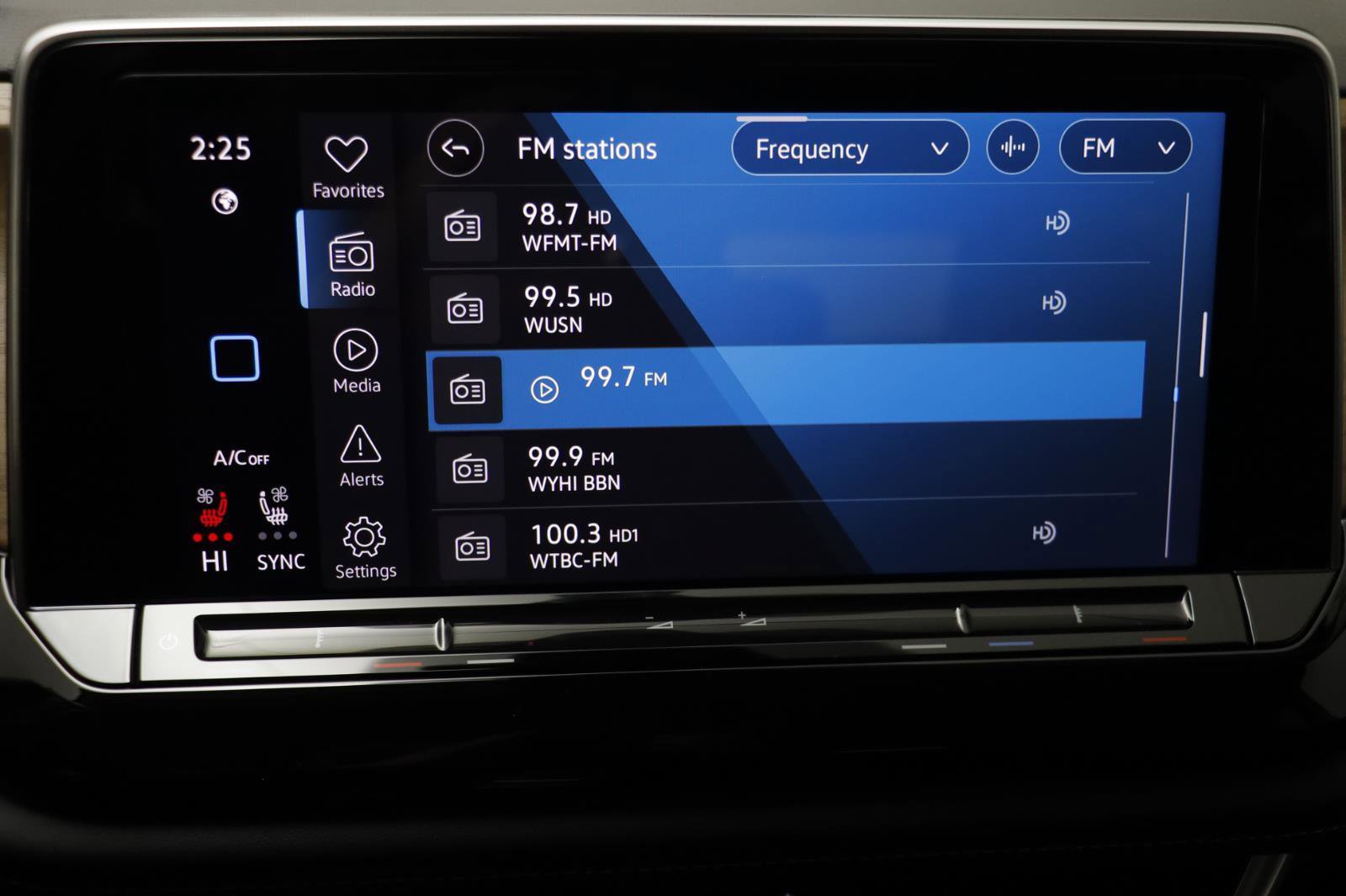 Certified 2024 Volkswagen Atlas SE w/ Black Wheel Package image 8