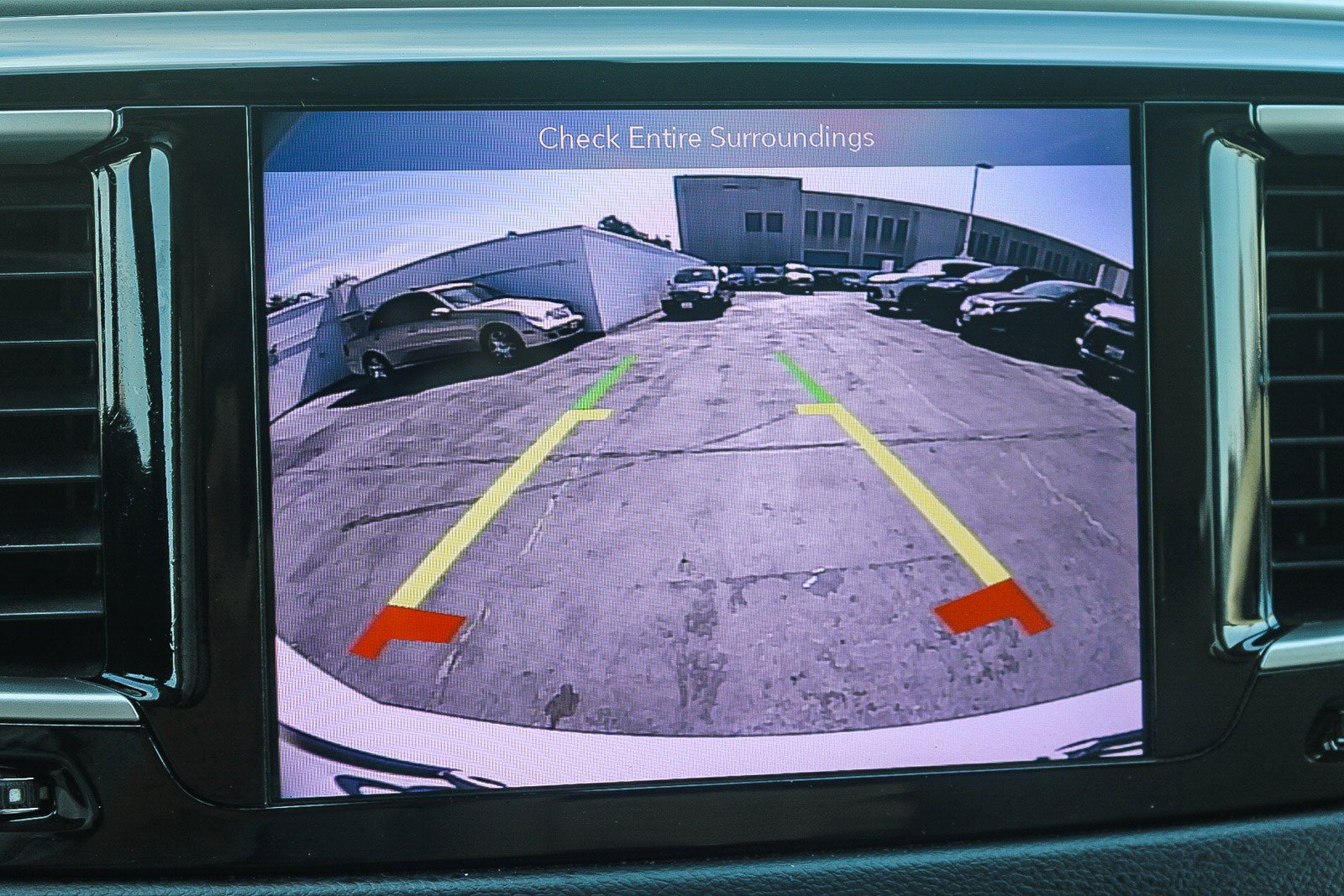 Used 2018 Chrysler Pacifica Touring-L image 25