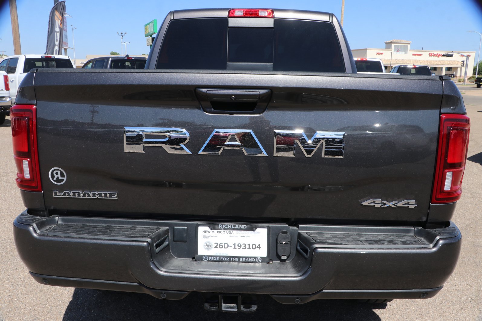 Used 2025 RAM 3500 Laramie AWD/4WD image 6