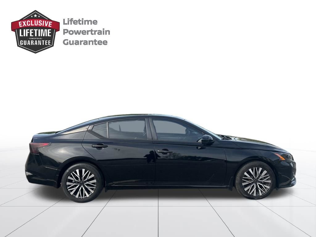 Used 2023 Nissan Altima 2.5 SV w/ SV Premium Package FWD image 6