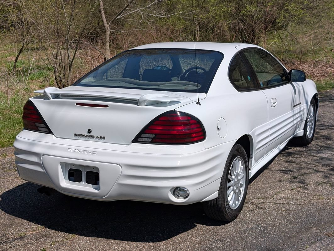 Used 2001 Pontiac Grand Am SE w/ Solid Value Appearance Pkg FWD image 18