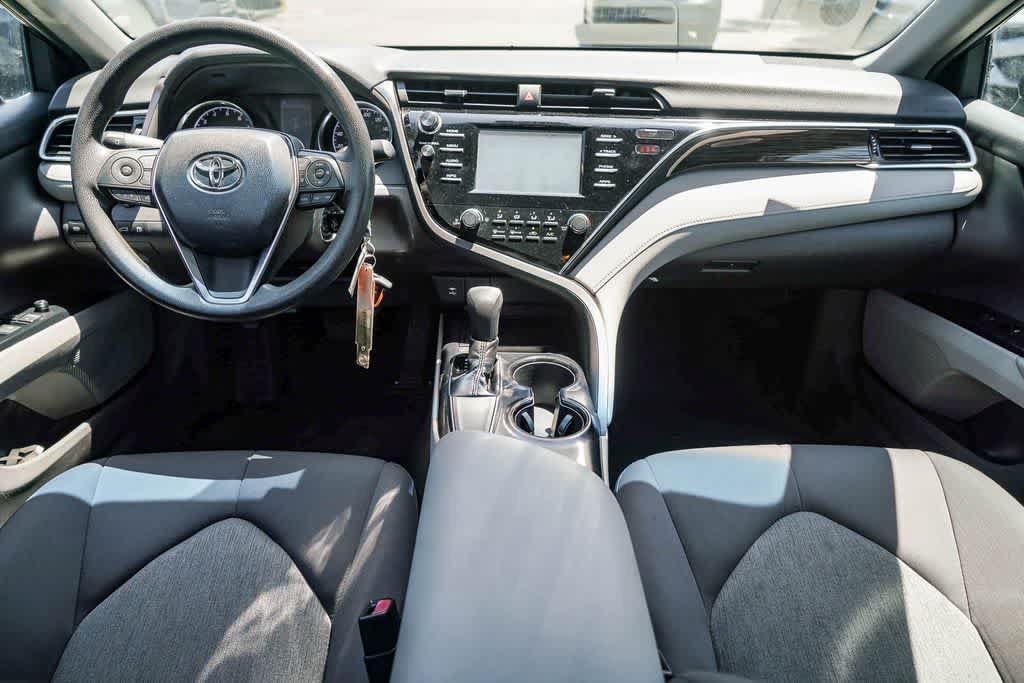 Used 2018 Toyota Camry LE FWD image 11