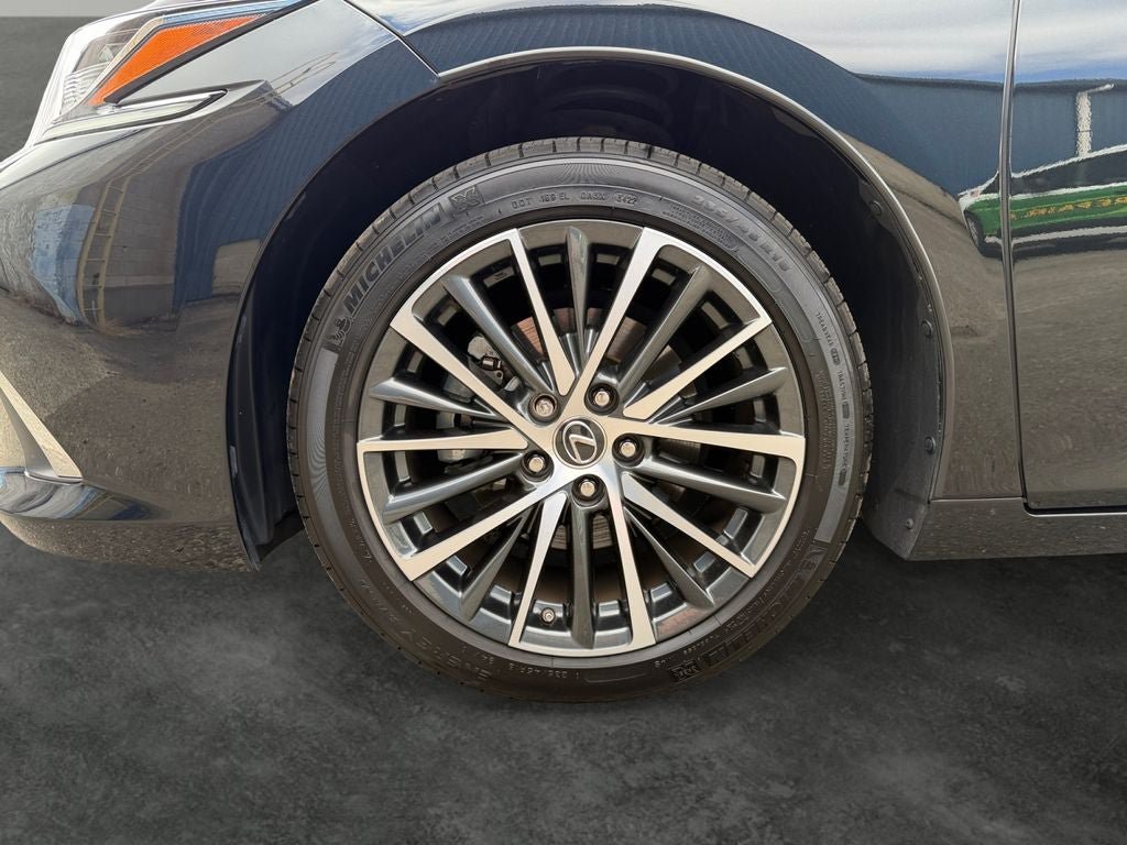 Used 2023 Lexus ES 250 w/ Premium Package AWD/4WD image 4