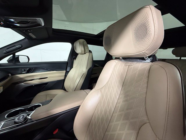 Used 2024 Cadillac Lyriq Luxury w/ Nappa Leather Package AWD/4WD image 6
