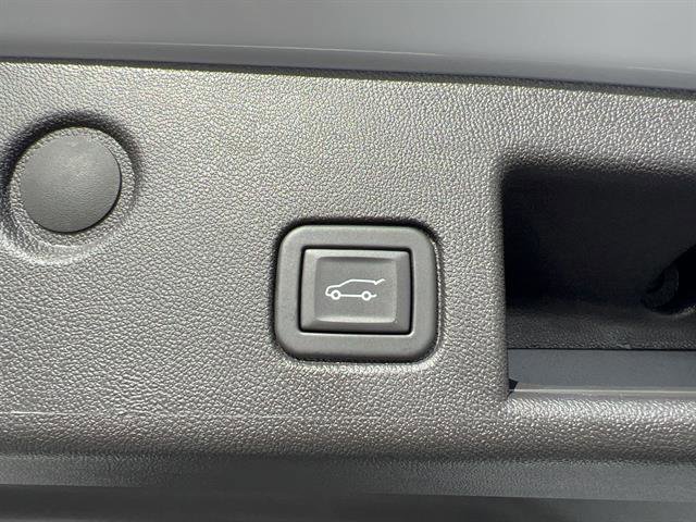 Used 2024 Chevrolet Equinox Premier image 10